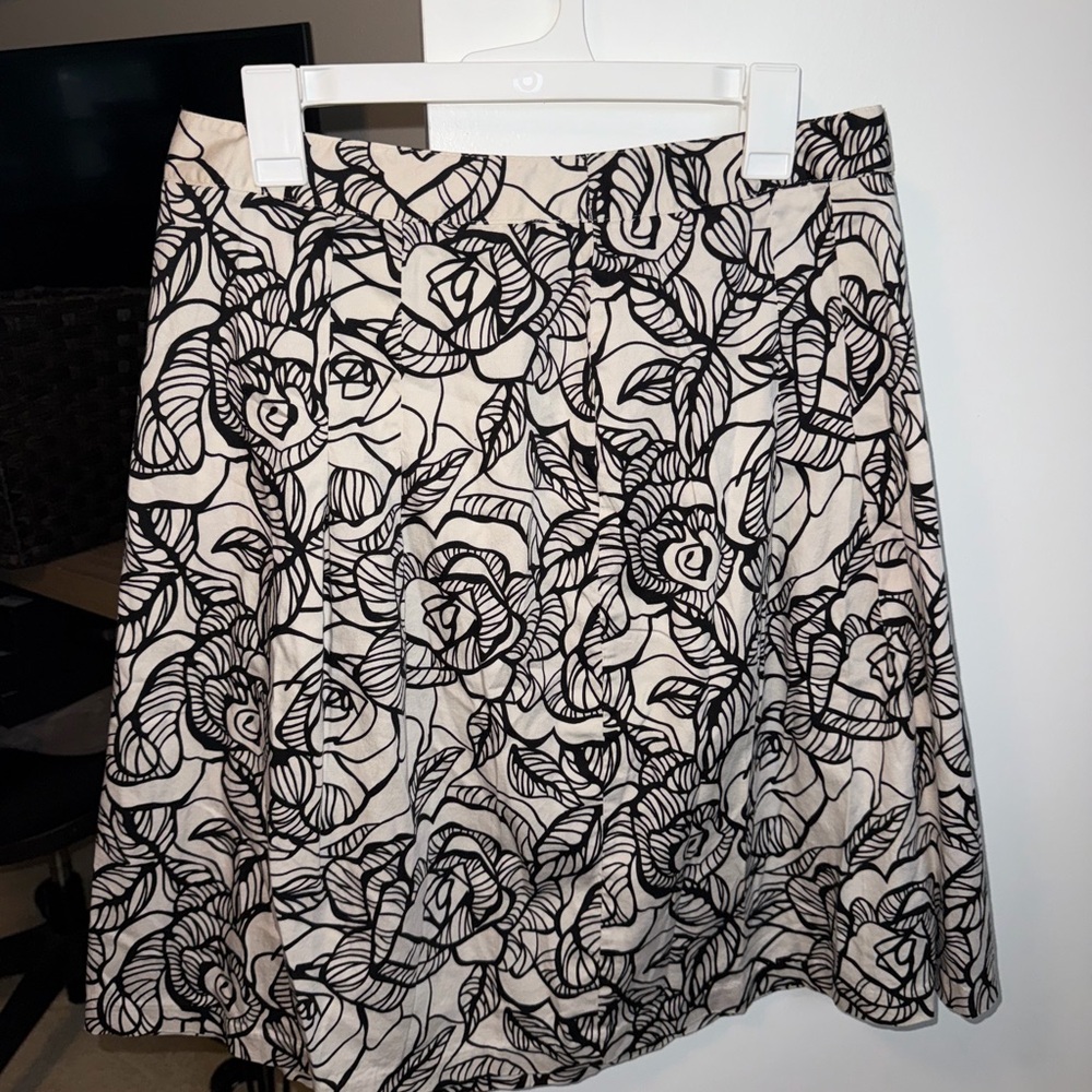 Floral Black and White Knee Length A-Line Skirt from 212 Collection Size 12